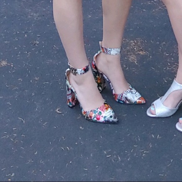 Mary Jane graffiti heels!!🤩 - Picture 5 of 8